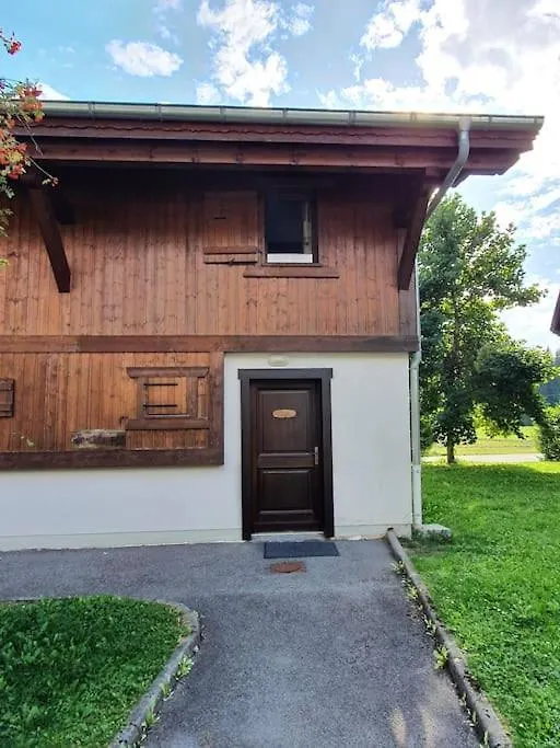 Cascades, 3 Bedroom Chalet With Shared Pool. Samoëns